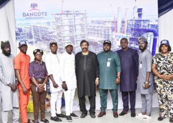 NIGERIAN STUDENTS PASS VOTE OF CONFIDENCE ON DANGOTE REFINERY