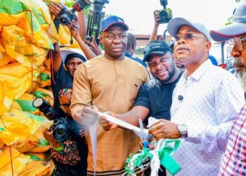 Governor Ododo warns against exclusion of genuine farmers, flags off distribution of fertilizer to kogi farmers