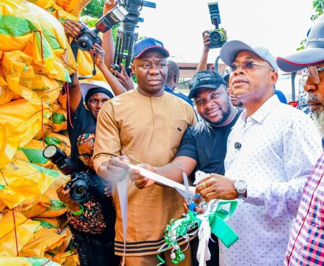 Governor Ododo warns against exclusion of genuine farmers, flags off distribution of fertilizer to kogi farmers
