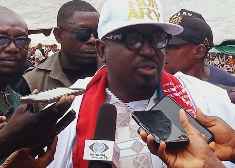 Prominent PDP Chieftain, over 1000 supporters dump party for APC in Kogi