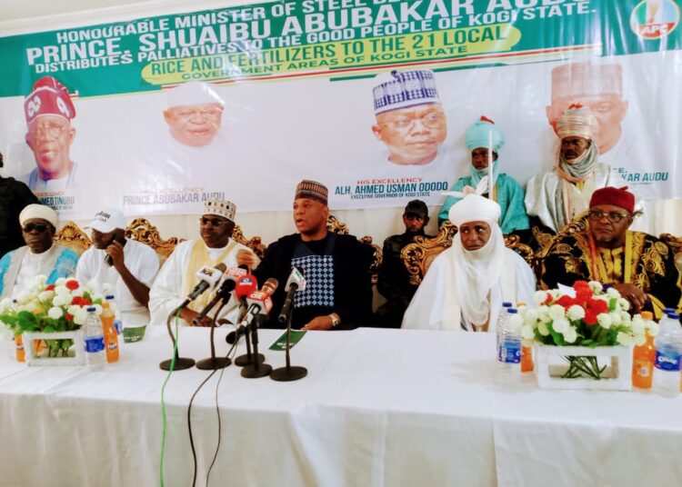 Minister of Steel Development, Prince Audu, distributes almost 4,000 bags of rice and fertilisers to Kogites