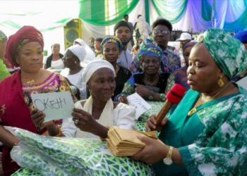 Kogi First Lady Flags off distribution of food items, cash, clothings to widows