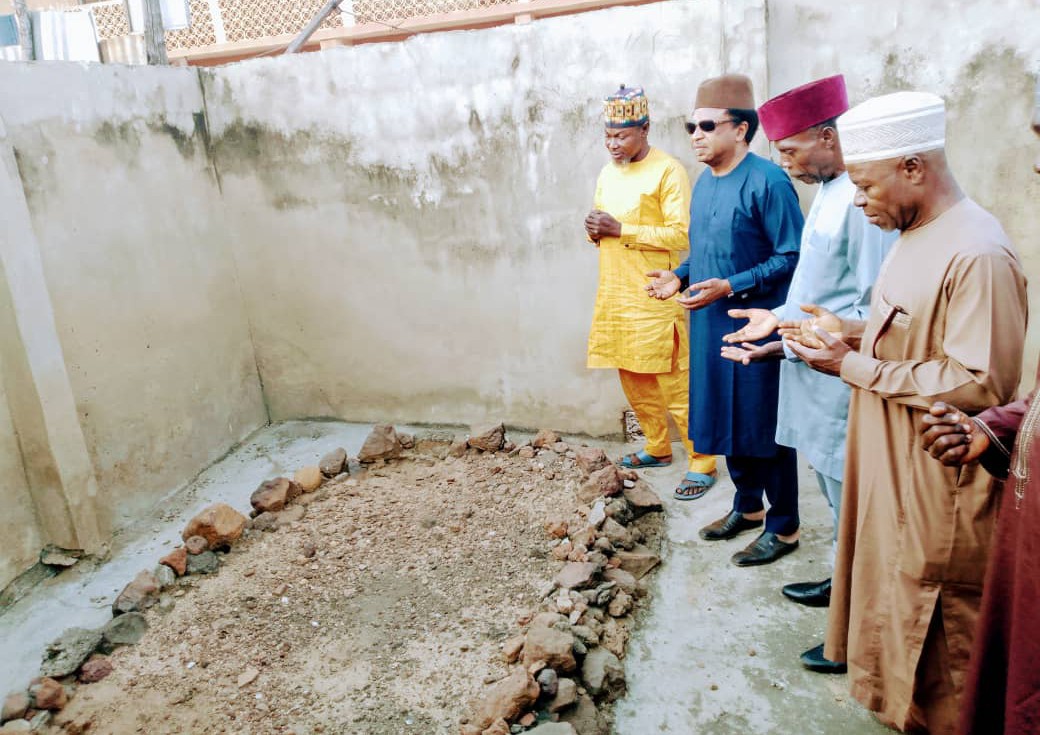 Sen. Shehu Sani visits 6 deposed Emirs’ Tombs in Lokoja, urges Nigerians to honour freedom fighters
