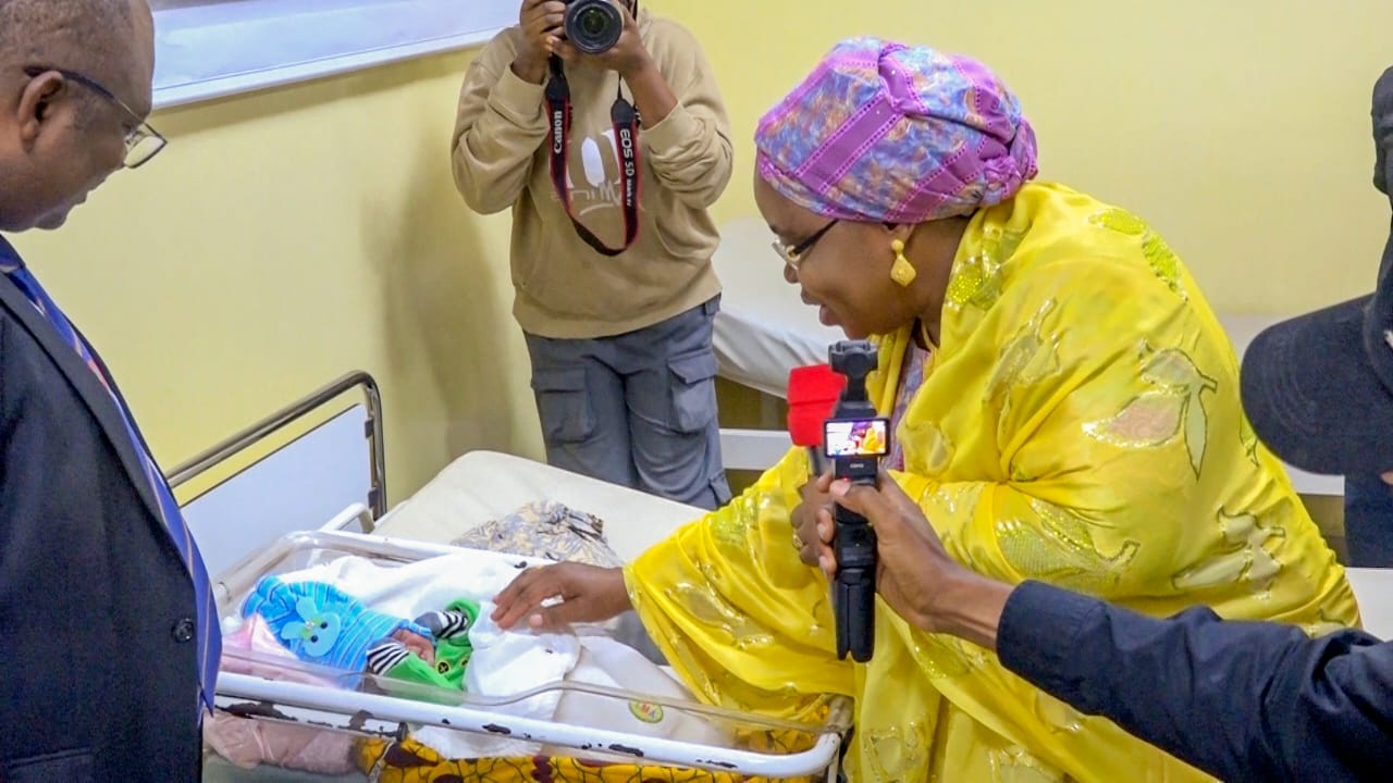 Kogi first lady donates relief items, cash to pregnant, nursing mothers