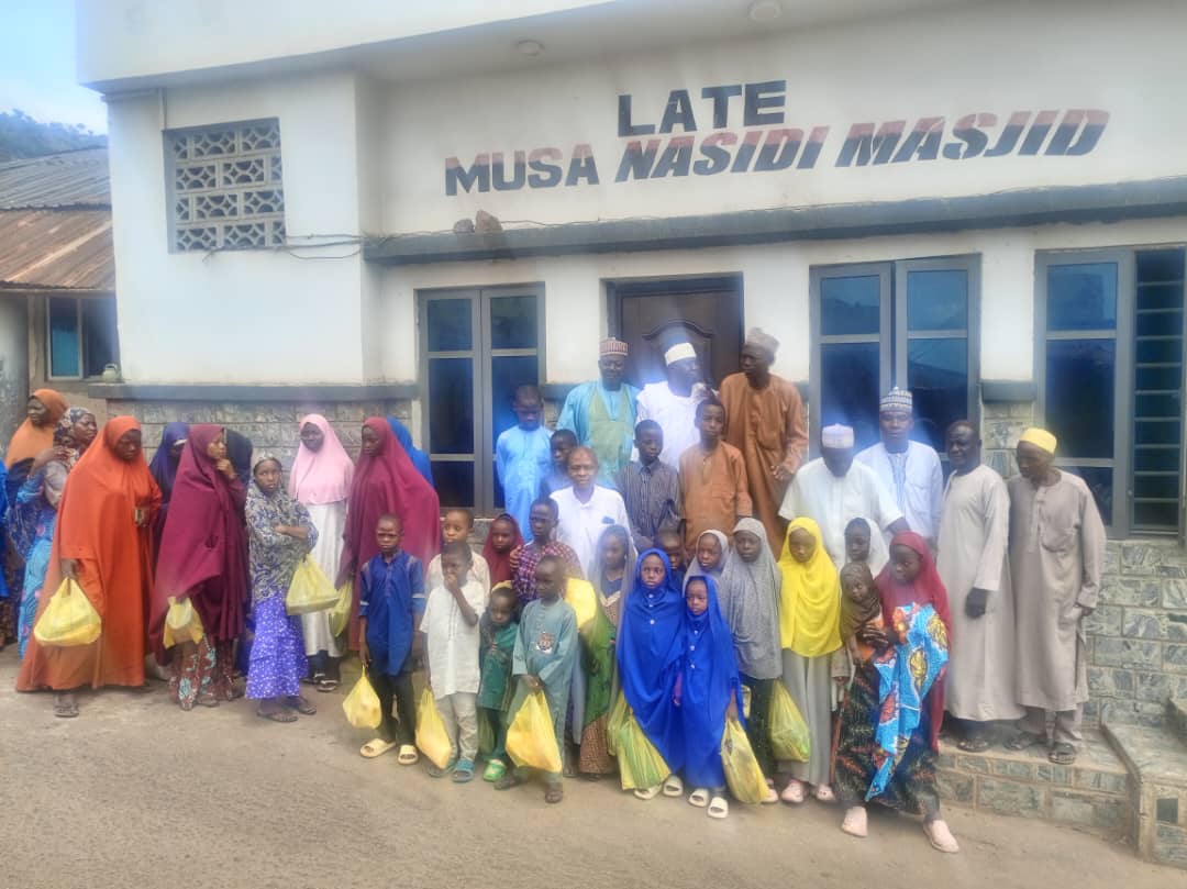 Musa Nasidi Masjid Provides succour, Food Items, Sallah Clothes to less privilege Ones.