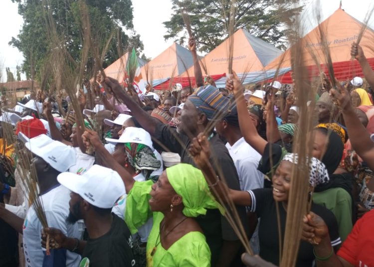 2027 : Opposition political parties leaders, membership decamp to APC in Kogi