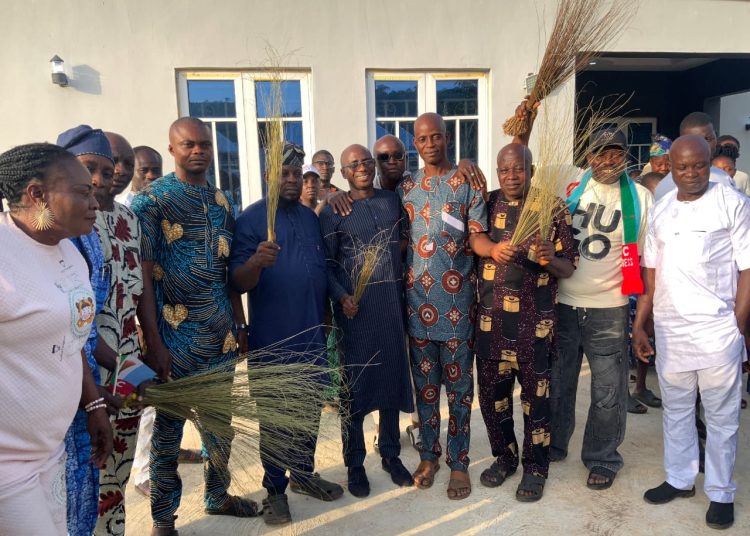PDP Collapses in Takete Ide/Otafun Ward as Chairman, Youth Leader, Former Councillor, Others Defect to APC