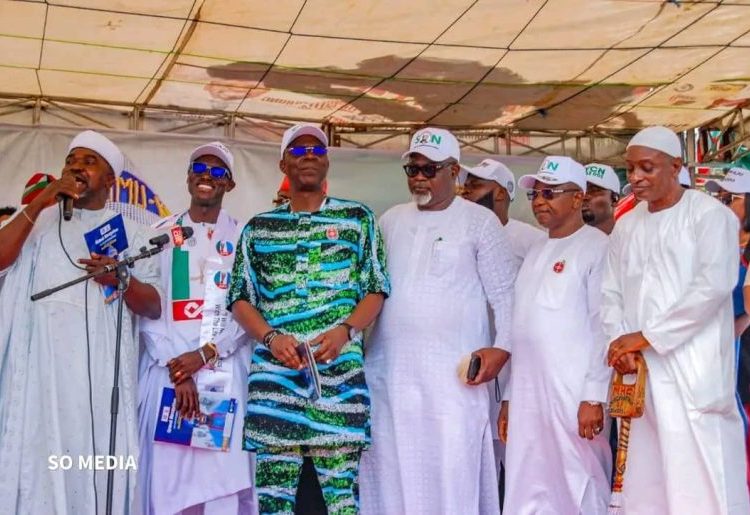 Ex–Kogi Speaker, Kolawole joins thousands of APC members to receive Olusoji into the party