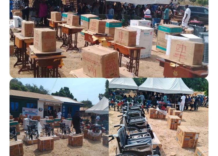 Thousands benefits from Olawumi’s mega empowerment programme in Mopa-Amuro