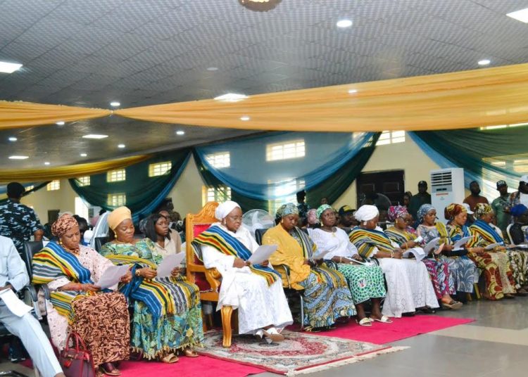 Sefinat Ododo Empowers 500 Women, Vulnerable Persons in Okunland with Cash Grants, Food Items