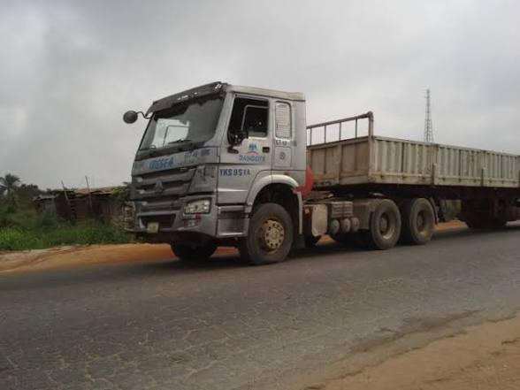Dangote Cracks Down on Illegal Haulage, Offers N500,000 Reward for Whistleblowers